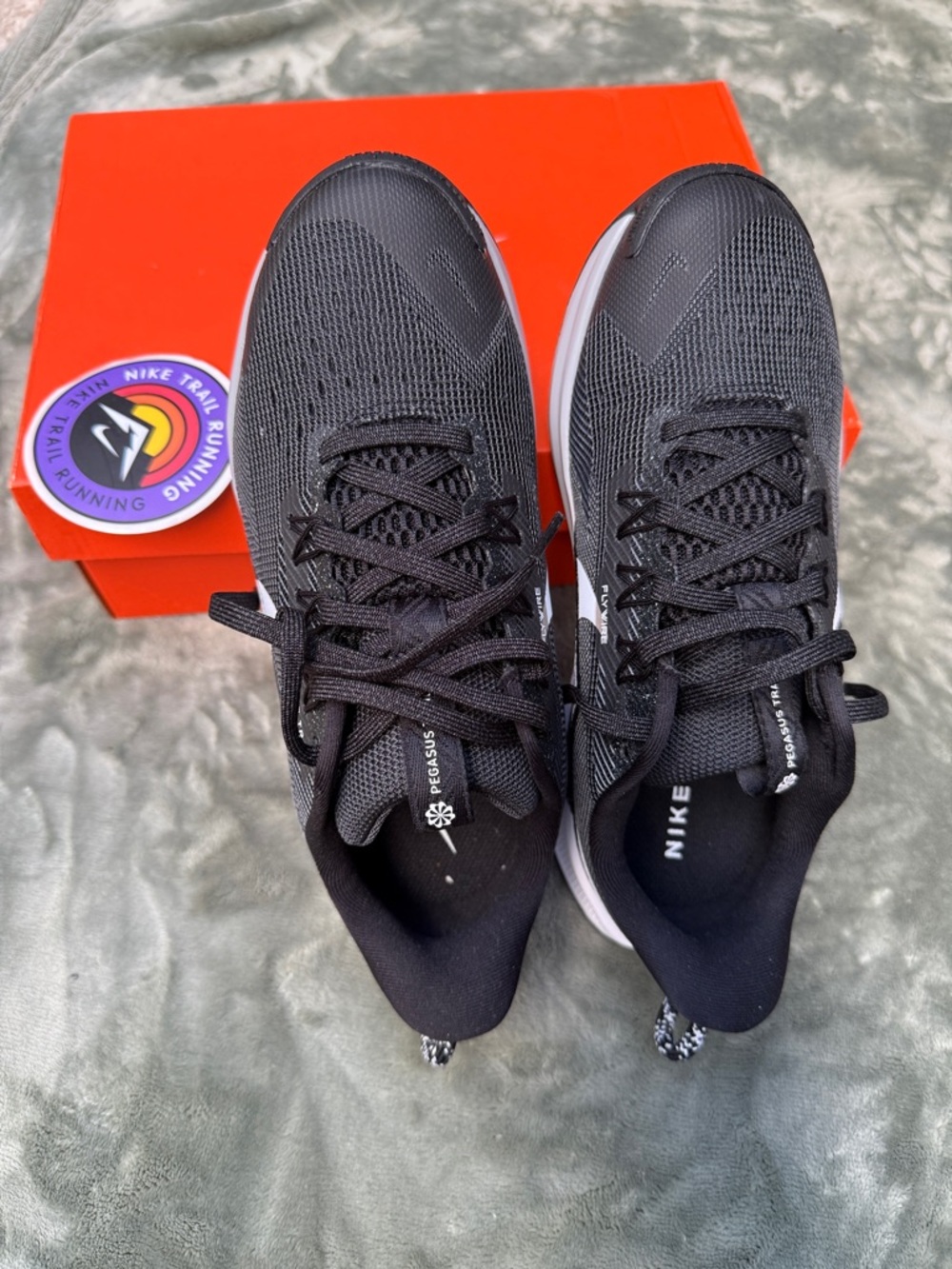 Nike Black and White Trail Running Sneakers - Picture 5 of 8